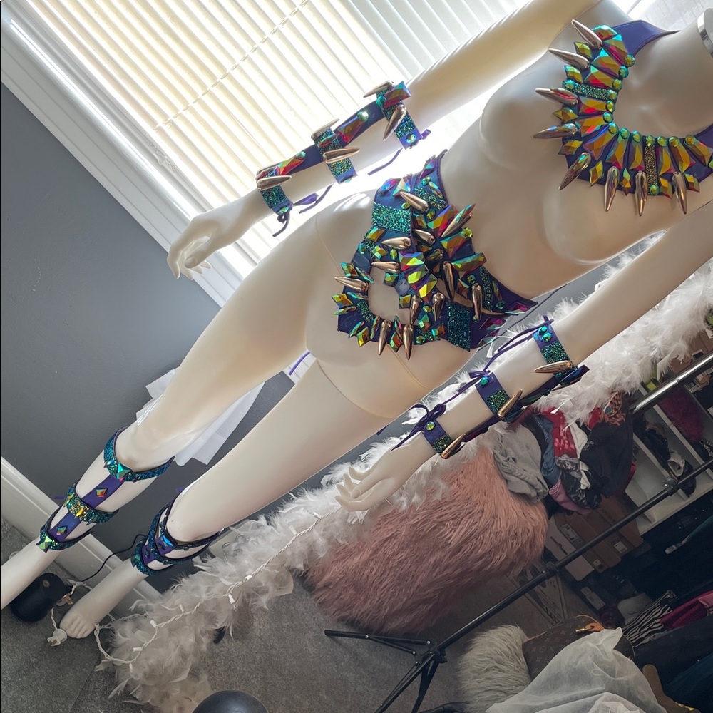 Holographic Spike Festival Set
